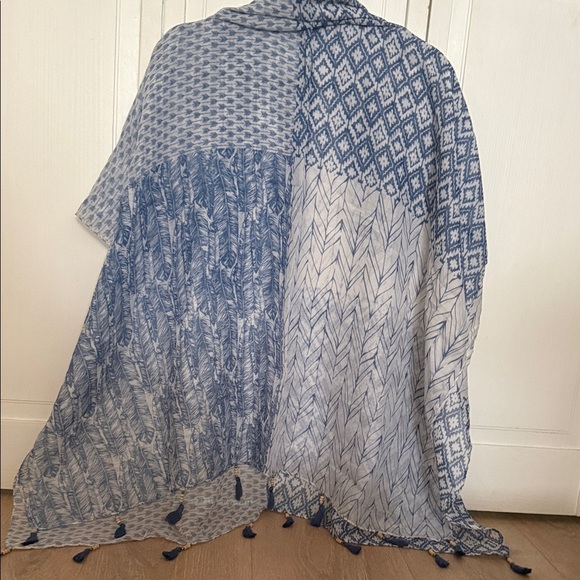 Accessories - Blue and White Patterned Tassel Scarf Wrap